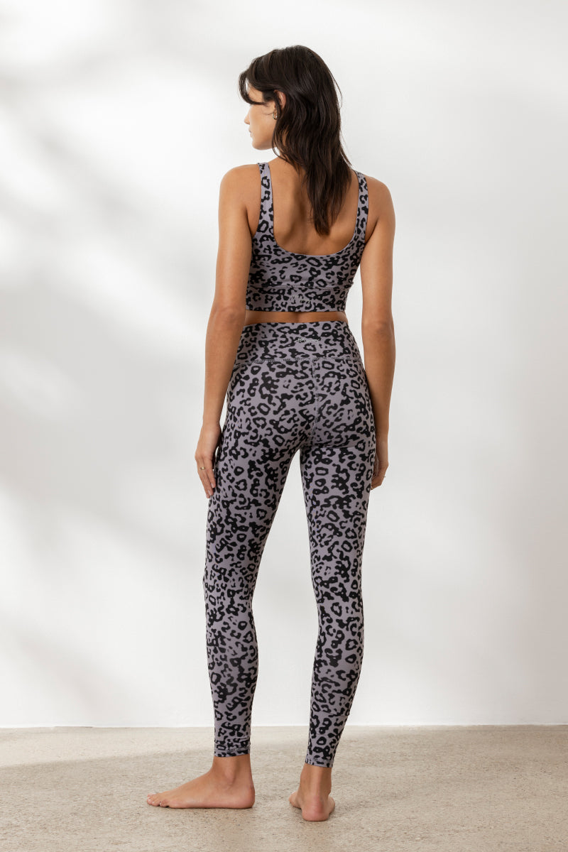 Bustier Distorted Animal Magnet