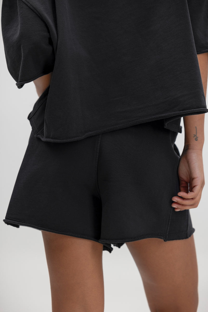 Mid Rise Short Black